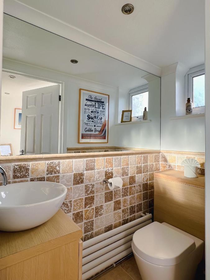 Bright & Cosy - Jacuzzi - Log Burner - King Beds Villa Tangmere Dış mekan fotoğraf
